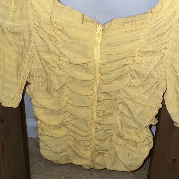 A7 - 362 Vestique yellow ruched sunshine state of mind top size medium - Picture 11 of 15
